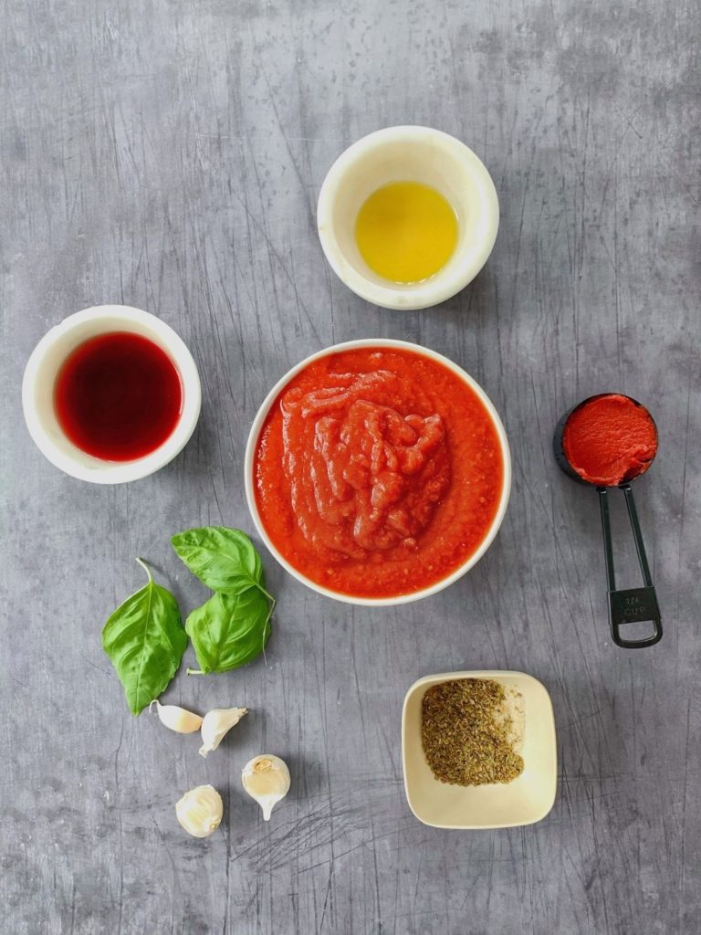 The ingredients needed to make easy homemade pizza sauce.